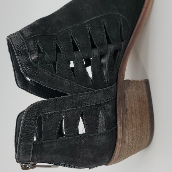 Vince Camuto Prestetta Ankle Boots Booties Pointed Toe Suede Cutout Side Black - Picture 8 of 12